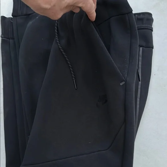 Nike Tech Black Jogger Pants - Picture 4 of 6